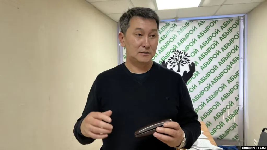 Казахстан не випустив журналіста Ахмедьярова: що відомо