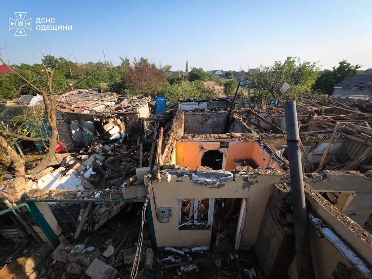 Удар по Білгород-Дністровському: двоє поранених, зруйновано будинок