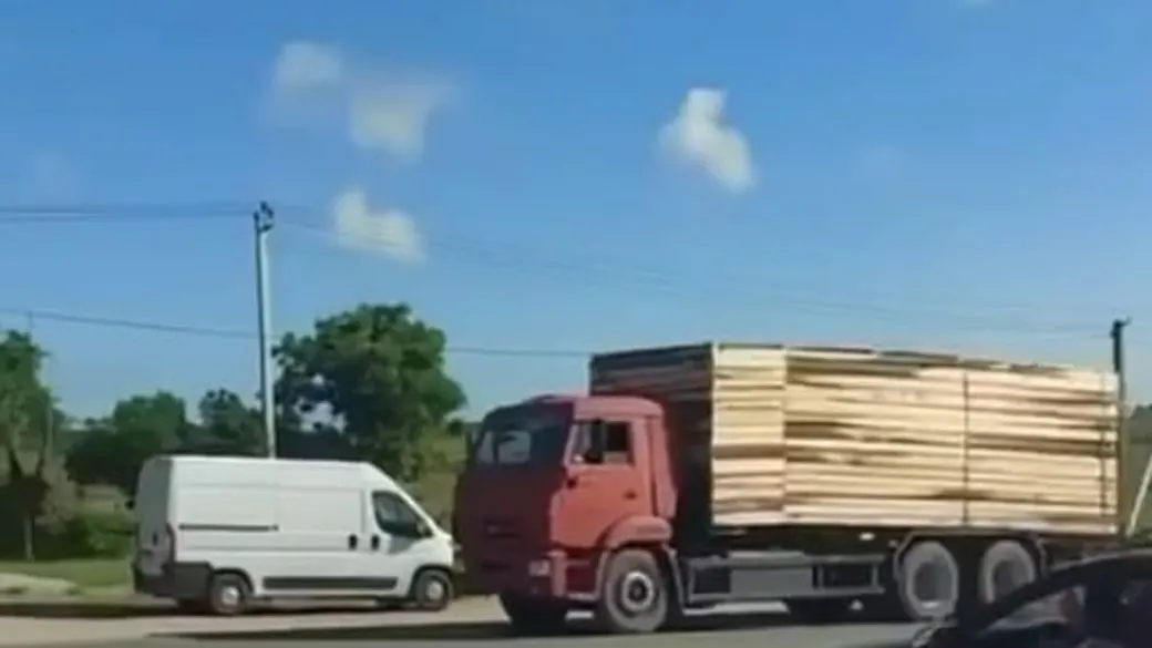 У Керчі окупанти оштрафували чоловіка за відео з бензовозом