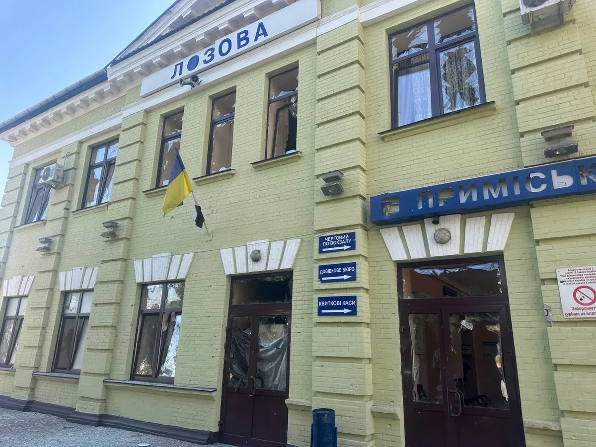 Удар по станції Лозова: загиблі серед залізничників, рух зупинено
