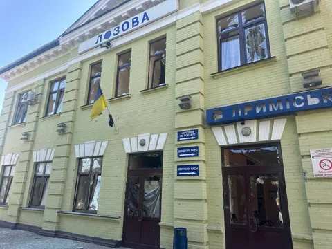 Удар по станції Лозова: загиблі серед залізничників, рух зупинено