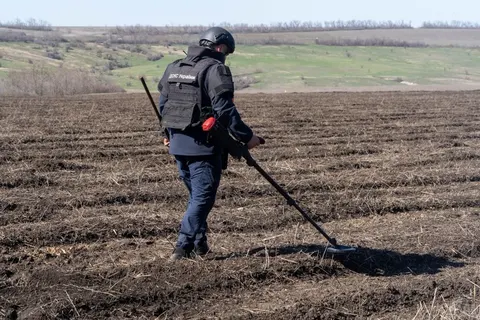 Громади зможуть заявити про витрати на розмінування та гумдопомогу: що це означа