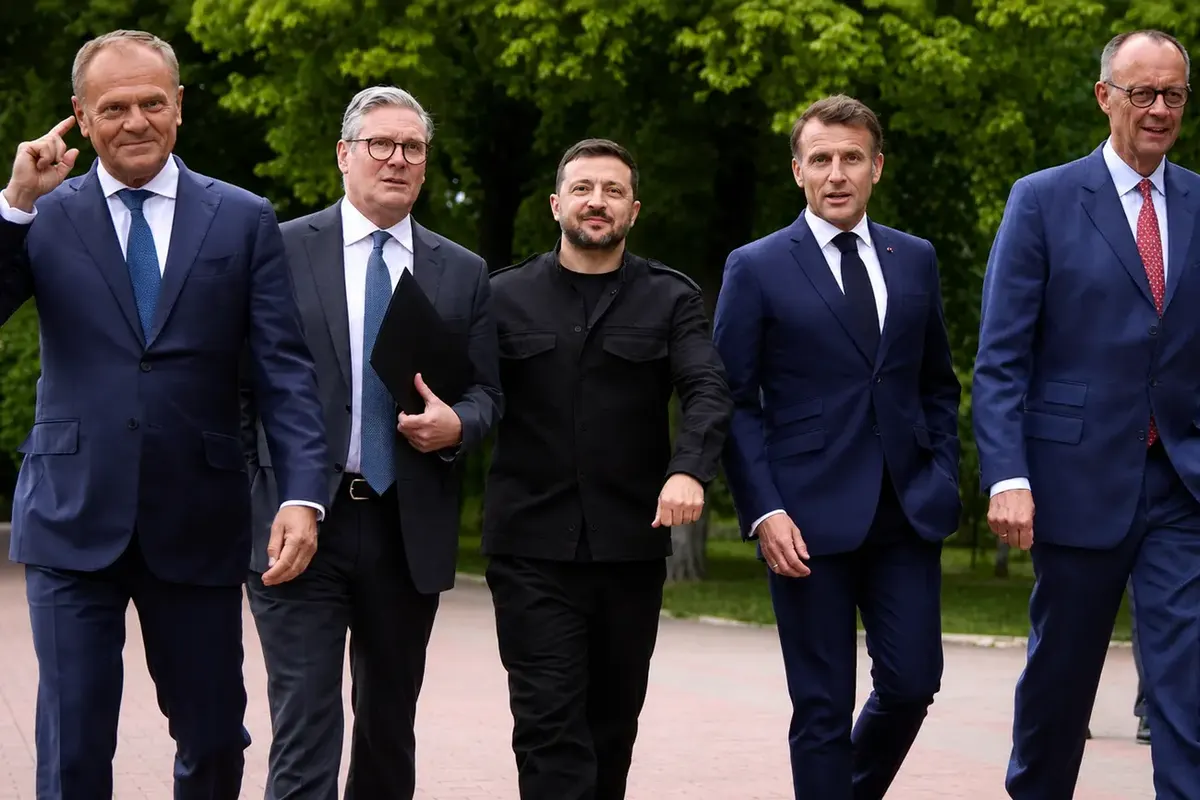 Розкол у «коаліції охочих»: хто замінить Макрона і Стармера