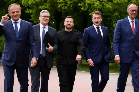 Розкол у «коаліції охочих»: хто замінить Макрона і Стармера