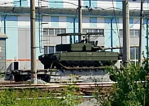 У РФ помітили Т-80БВМ з новим захистом від дронів: що це означає