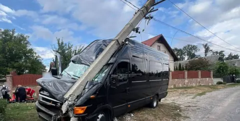 П'яний водій рейсового автобуса з'їхав у стовп на Тернопільщині: що це означає