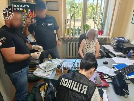 Хабар за МАФ: на Одещині судитимуть чиновницю за $1000