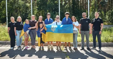 Ще четверо українських дітей повернулися з окупації додому