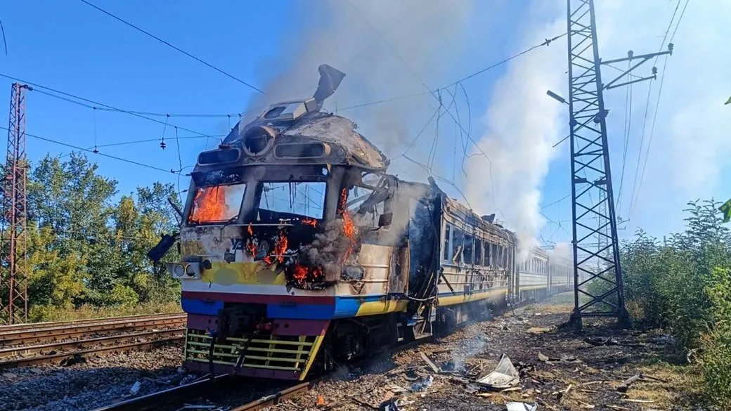 Удар по підстанції на Ізюмщині зупинив електрички: що це означає