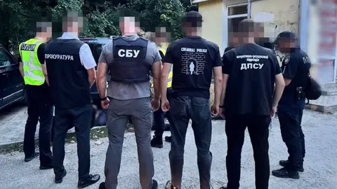 За 6300 доларів до Румунії: на Хмельниччині затримали організатора переправлення