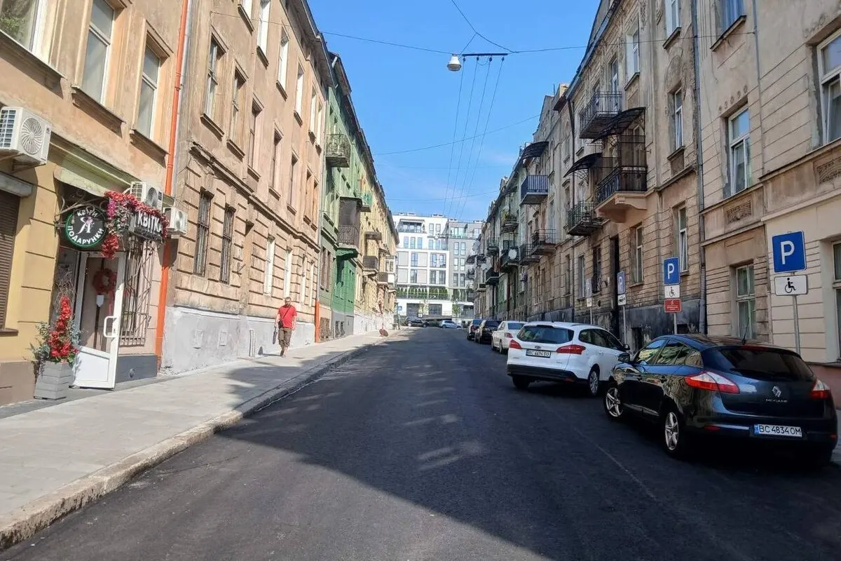 У Львові відкрили для проїзду вул. Сембратовичів після ремонту