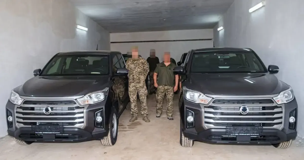 Вінниця передала військовим п'ять пікапів: частину задіють у протиповітряній обороні