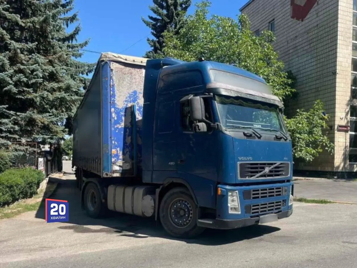 У Вінниці вантажівка збила пішохода: чоловіка госпіталізували