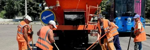 У Миколаєві залатали аварійні ями на проспекті Миру та підсипали дві вулиці