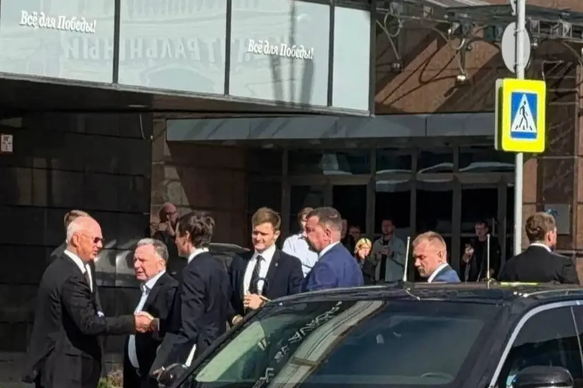 Обід Трампа у Москві: вивіска як сигнал до переговорів