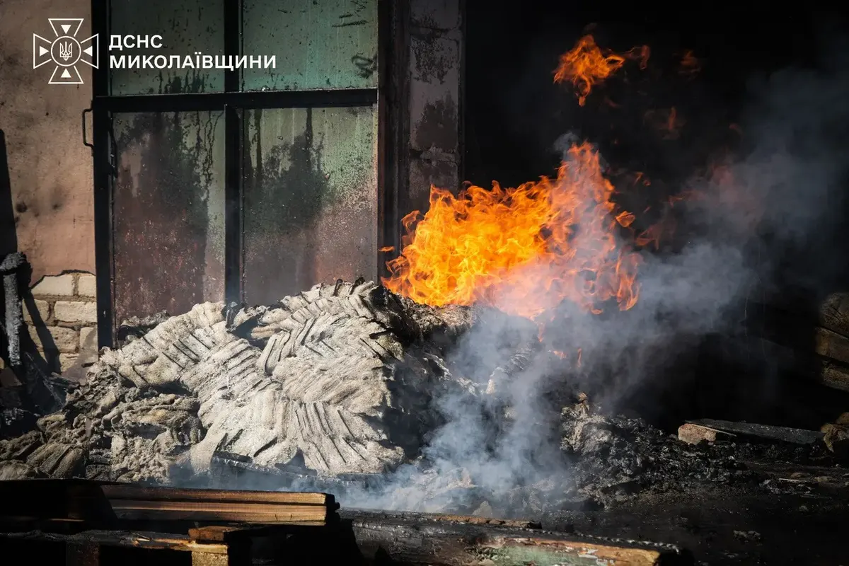 Удар по Миколаєву: пошкоджено пошту та овочеві склади, без жертв
