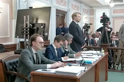 Суд у РФ зняв з виборів єдину антивоєнну партію «Яблуко»