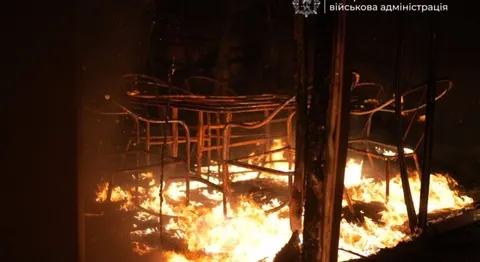 Удар по Запоріжжю: зруйновано ТЦ, є проблеми зі світлом