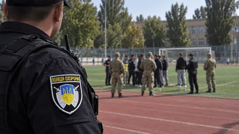 Конфлікт біля гімназії №121 у Дніпрі: нові деталі від поліції охорони