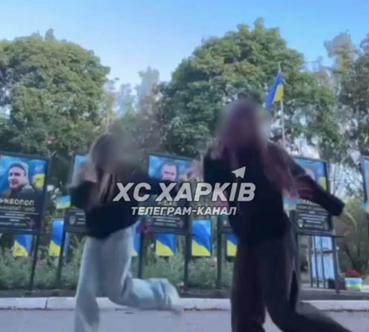 Танці під російський трек на Алеї Слави у Лозовій: поліція знайшла школярок