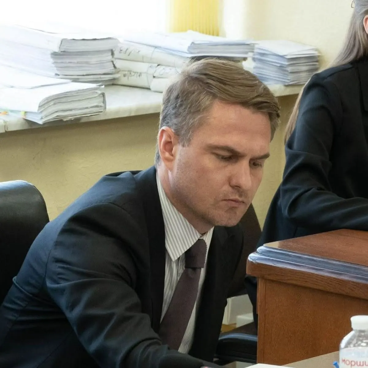 Кравченко поїхав до Парижа на тлі відставки та підозри Кривоносу