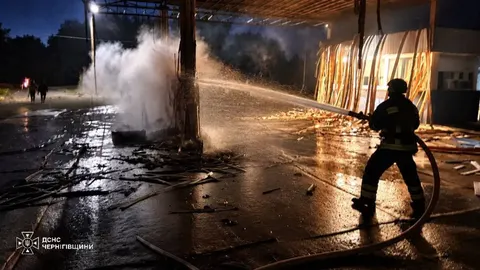 Удар по АЗС на Чернігівщині: поранена працівниця, пожежу загасили