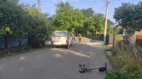 На Львівщині жінка на електросамокаті потрапила в лікарню після зіткнення з мікр