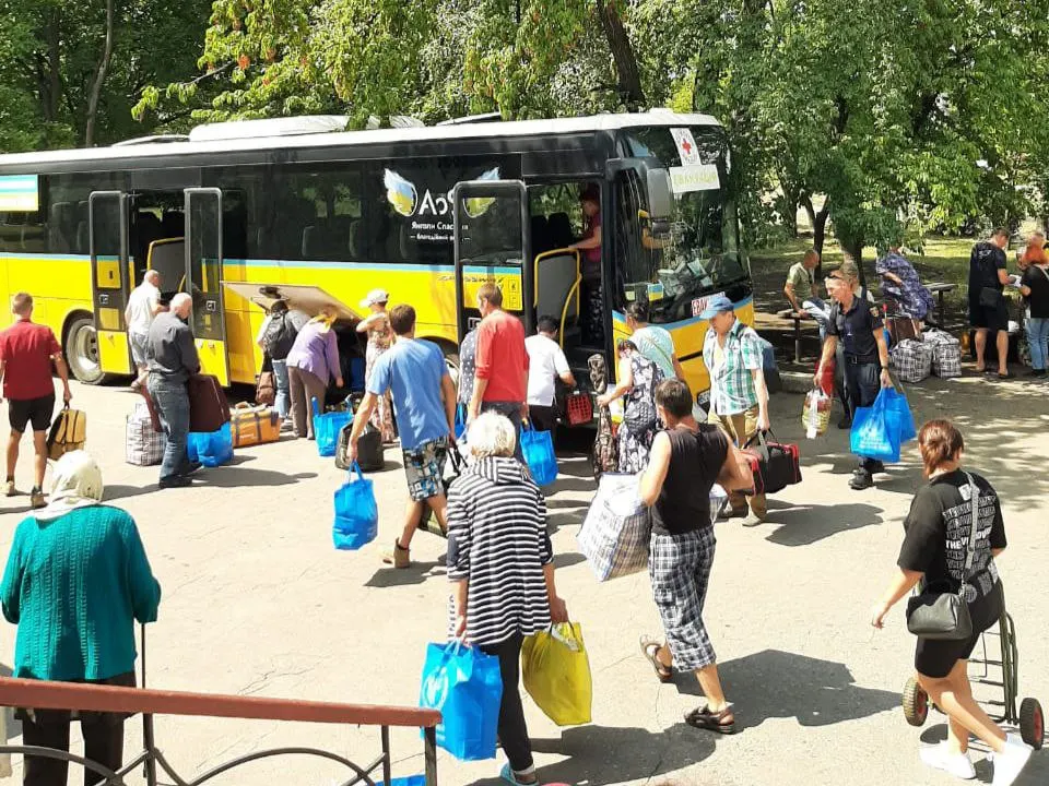 Примусова евакуація на Дніпропетровщині: 16 населених пунктів, 2177 дітей