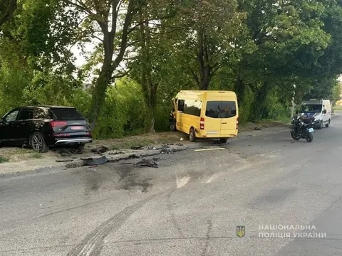 У Луцьку зіткнулися Mercedes та Audi: шестеро постраждалих