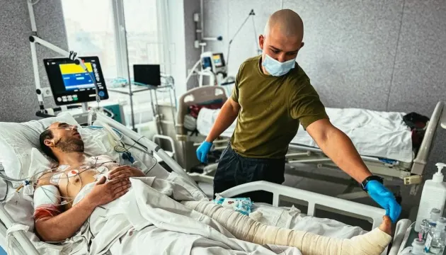 Харківські хірурги врятували ногу бійцю, зшивши нову вену з чотирьох фрагментів