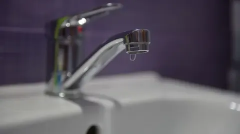 У Чернівцях масштабні роботи на водогоні: перелік вулиць без води