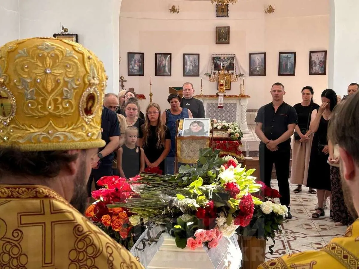У Кривому Розі попрощалися з жертвою атаки на ТЦ «Сонячна галерея»