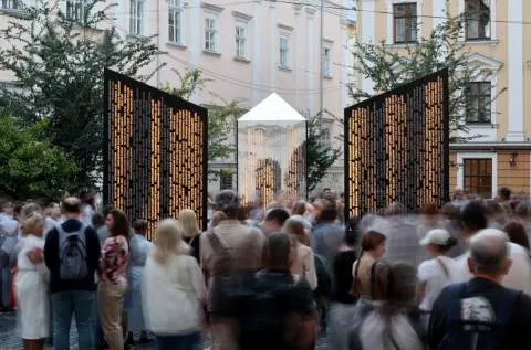 У Львові відкрили інсталяцію з іменами понад 2000 полеглих воїнів