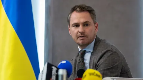 Відрядження Кравченка до Франції: що відомо та чому це важливо