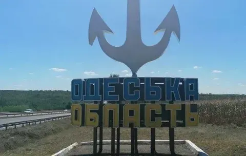 Удар по Одещині: шестеро постраждалих, горить транспортний об'єкт