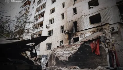 Атака РФ на Чернігів: кількість постраждалих зросла до 18, пожежу ліквідовано