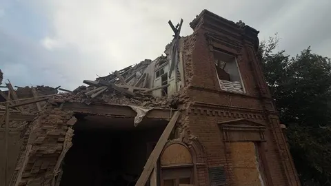Авіаудар по Слов'янську зруйнував історичну будівлю лікарні: що це означає для м