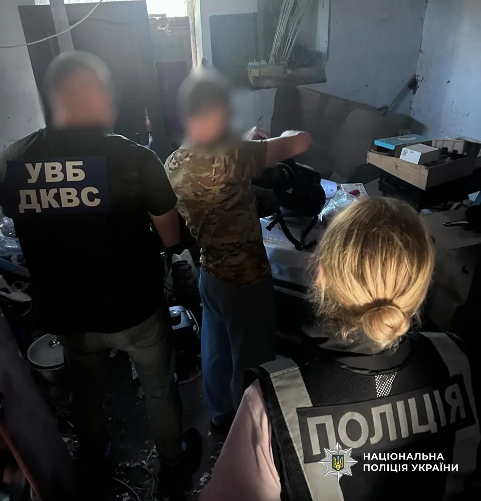 На Одещині затримали чоловіка з арсеналом вибухівки та набоїв