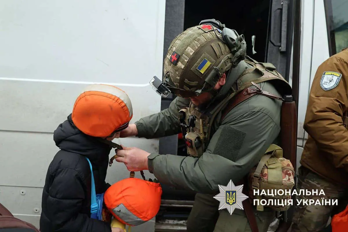 З Донеччини мають вивезти ще близько 400 дітей: що змінило розширення зони евакуації
