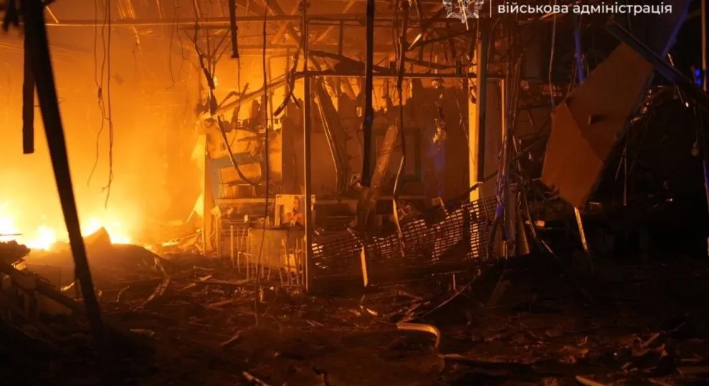 Удар по ТРЦ у Запоріжжі: що відомо про наслідки нічної атаки