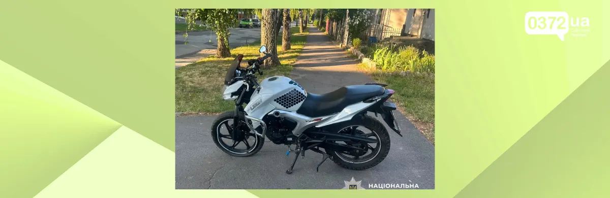 На Буковині 16-річний мотоцикліст врізався в бетонну клумбу