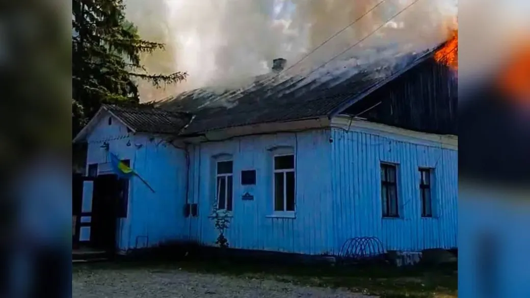 Пожежа в сільраді на Буковині: пошкоджено дах і перекриття