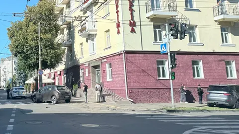 У Чернігові зіткнулися Nissan Leaf та Land Rover: подробиці ДТП