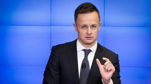 Співробітників МЗС Угорщини змушували грати роль журналістів на брифінгах Сійярт