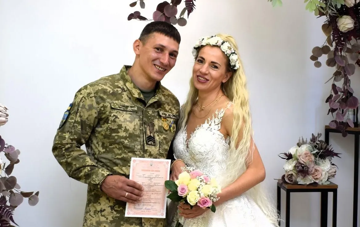 У Луцьку військовий одружився перед поверненням на фронт