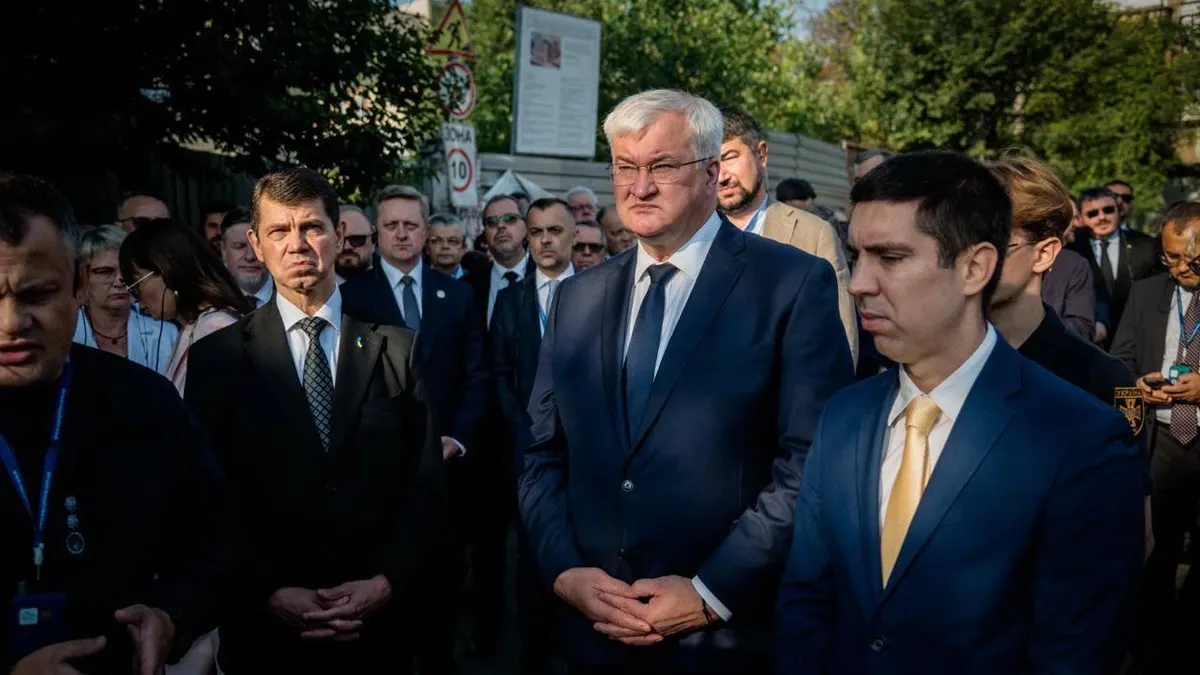 Нарада послів України стартувала з вшанування пам'яті та огляду наслідків російських ударів