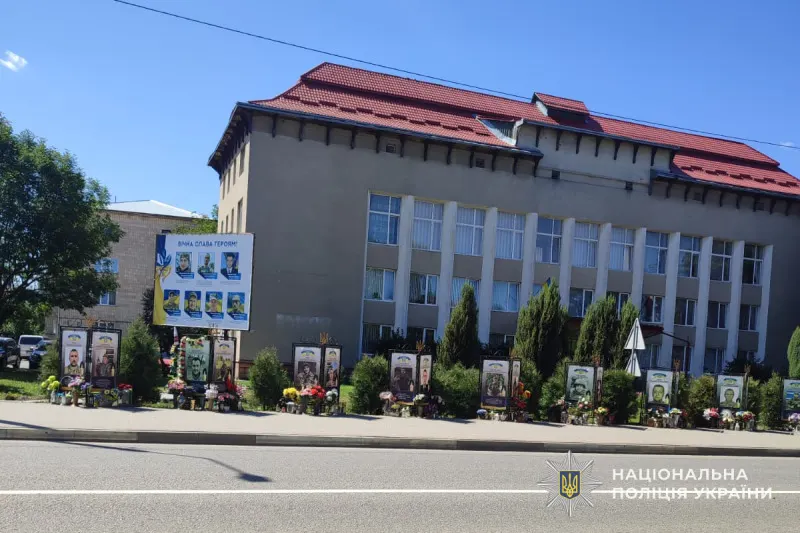 Танці біля Алеї Героїв на Тернопільщині: поліція знайшла дівчат