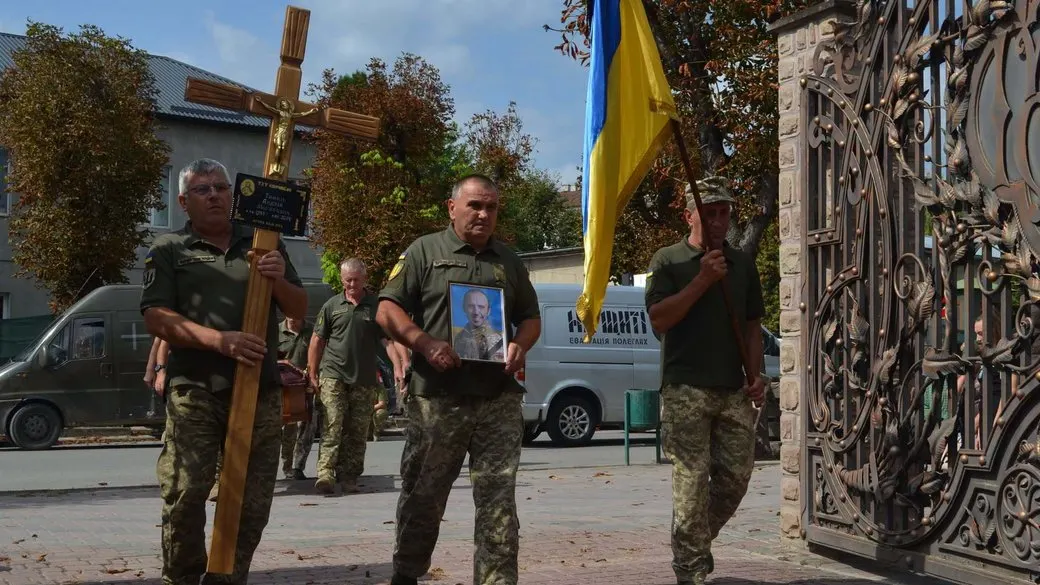 На Тернопільщині провели в останню путь бійця Андрія Тимківа