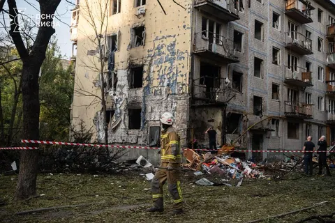 Рятувальники завершили ліквідацію наслідків удару по Києву: 9 загиблих, 105 врят