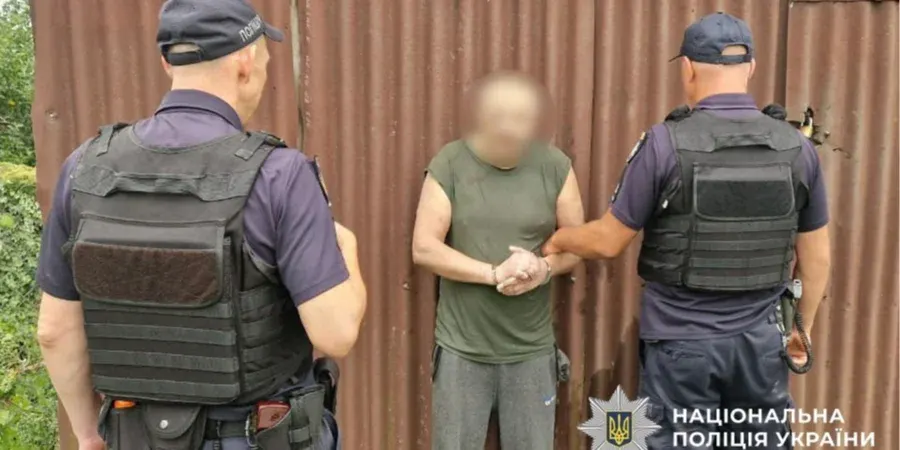 У Чернівецькій області затримали чоловіка, який поранив двох поліцейських і 11 днів ховався в лісі